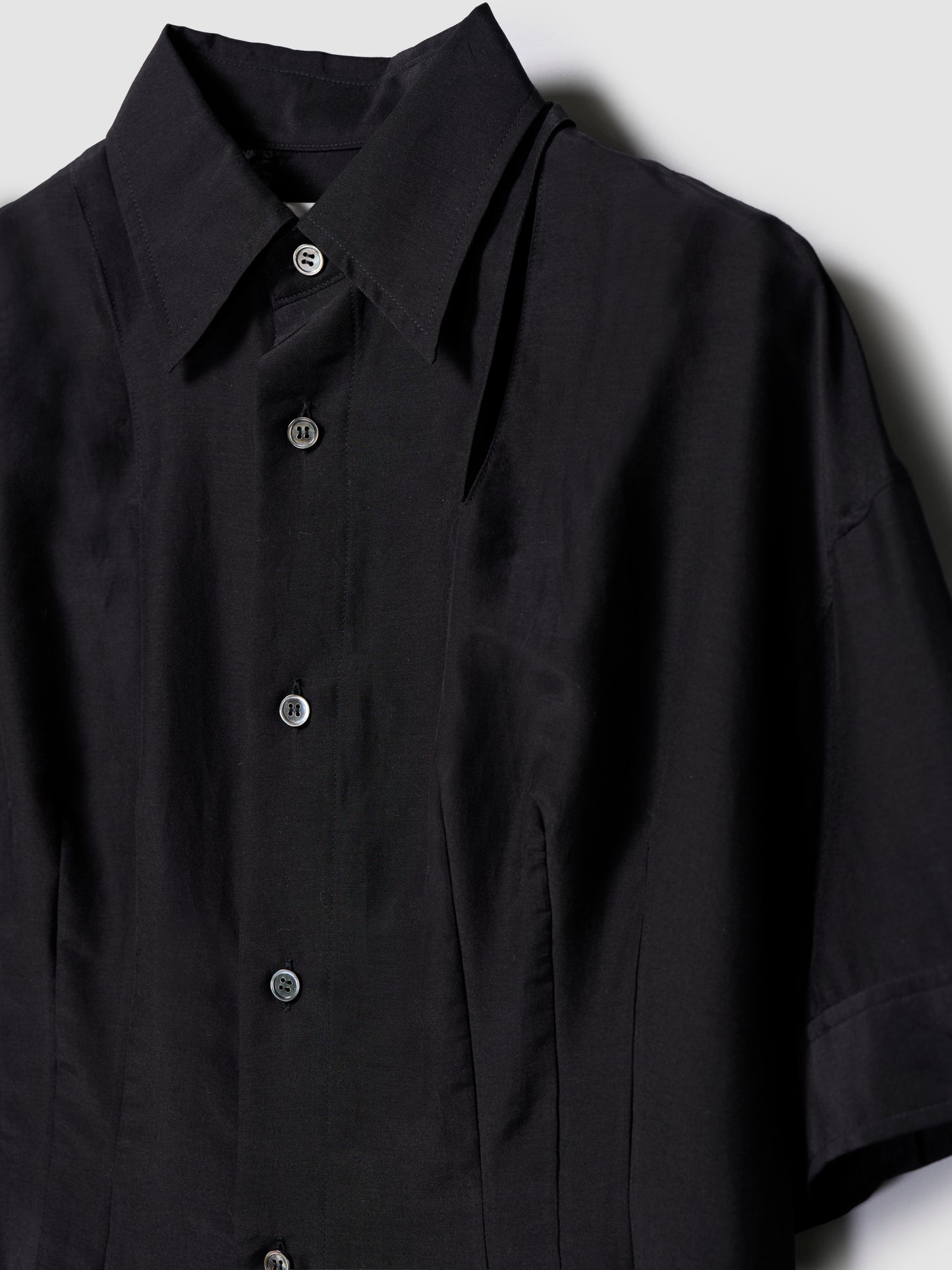 SHAPED SS SHIRT/ SHEER BLACK