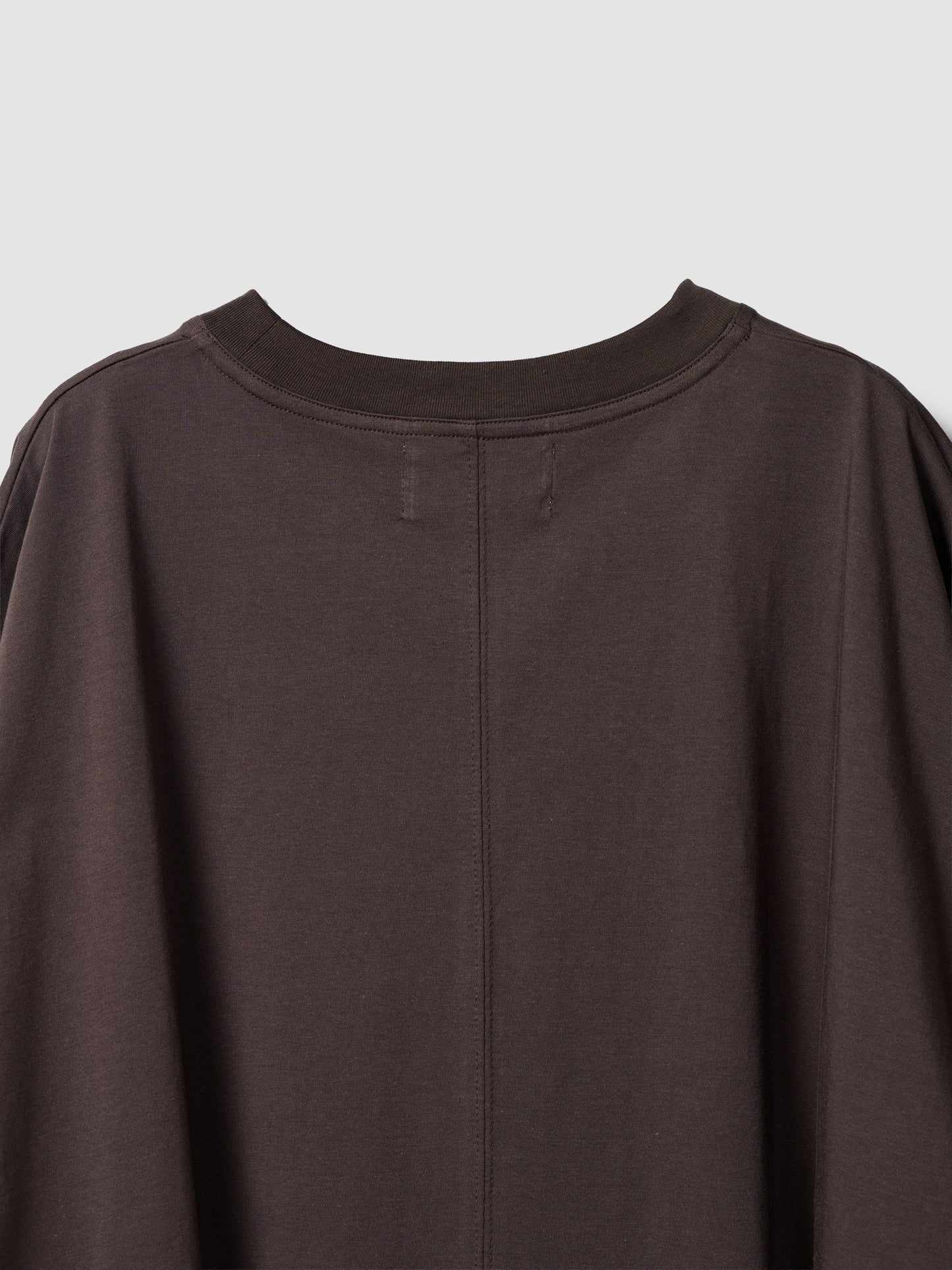 BACK SEAM POCKET TEE/ BROWN
