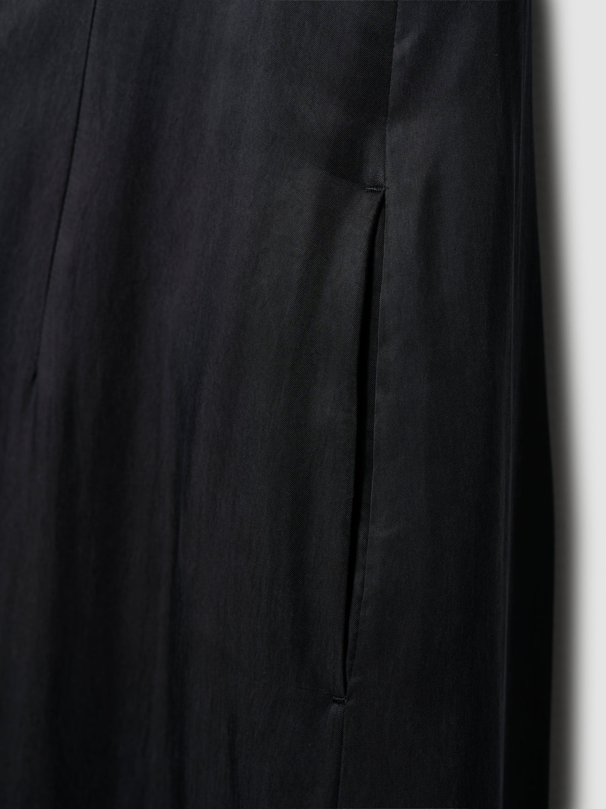 WING DRESS/ BLACK CUPRO TWILL